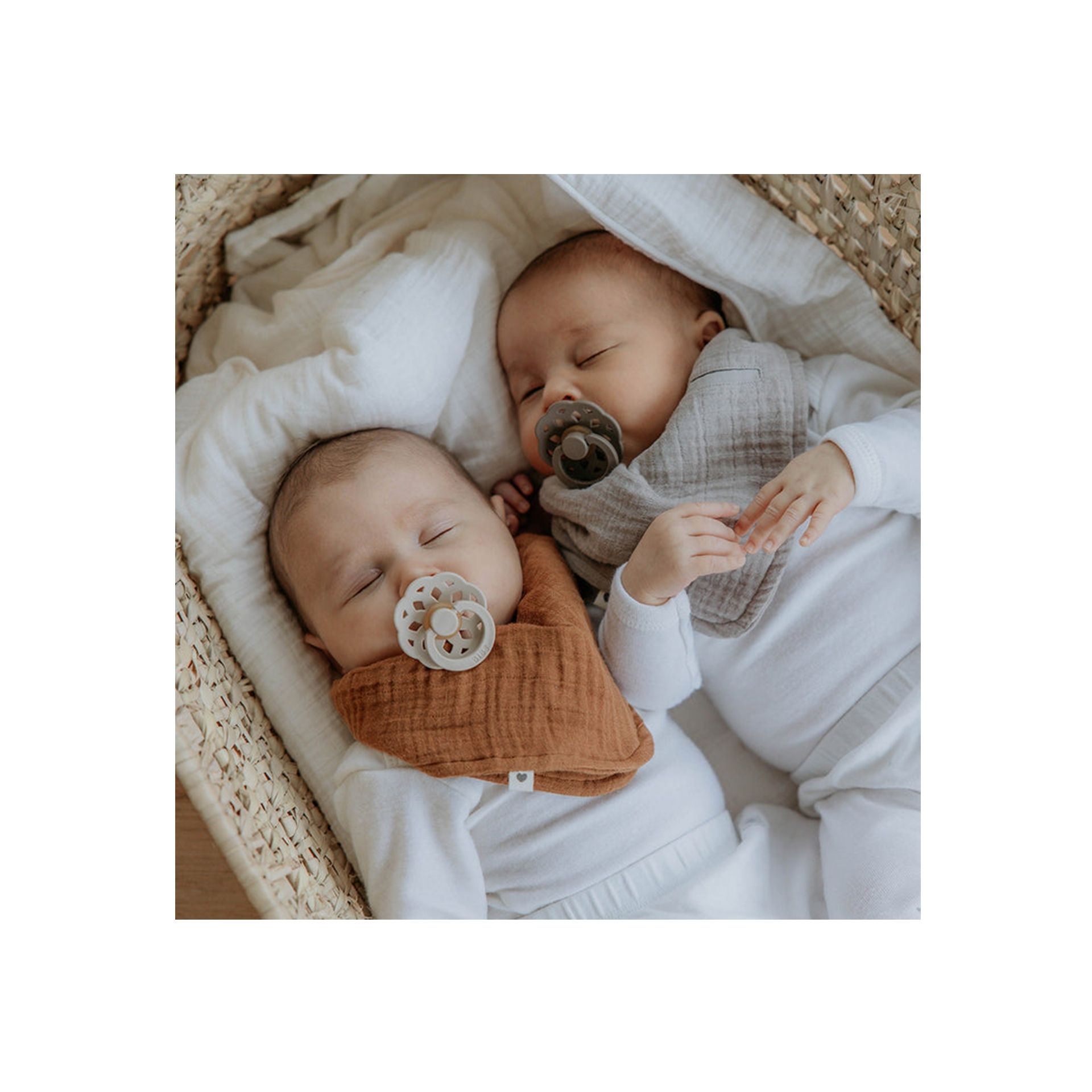 BIBS Boheme Chupeta Látex Redonda “Ivory / Blossom” 0-6 meses